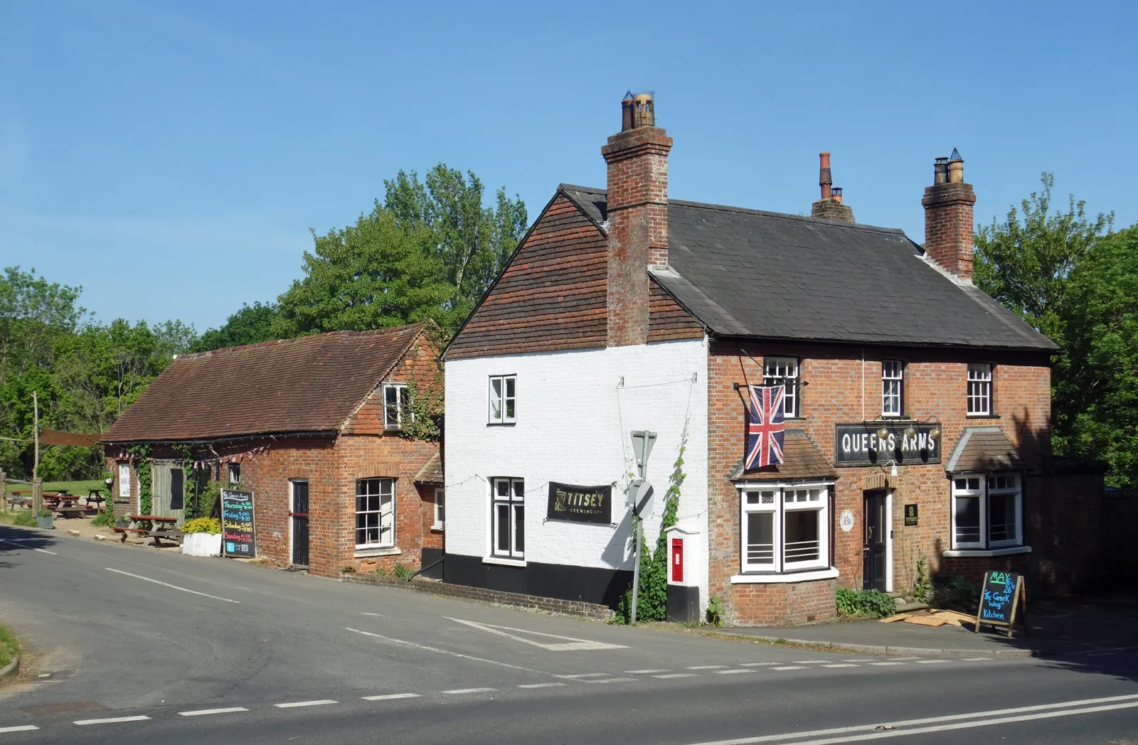 The Queens Arms at Cowden Pound, photographed in 2023, with its outbuildings on the left